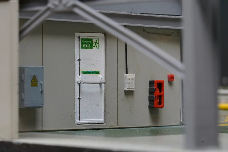 OO Gauge Fire Escape Doors (Pack of 5) - Unpainted Model Kit