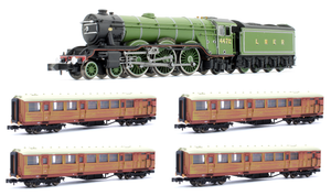 A1 Flying Scotsman 4472 LNER Apple Green & 4 Teak Gresley Coaches - DCC Fitted
