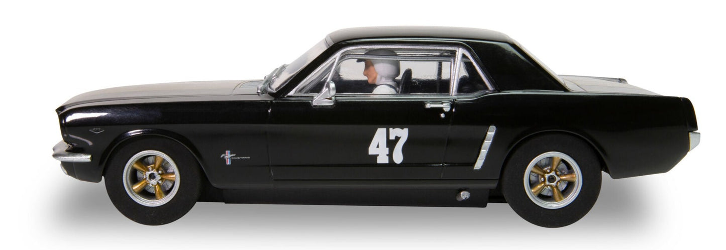 Scalextric C4405 Ford Mustang - Black and Gold