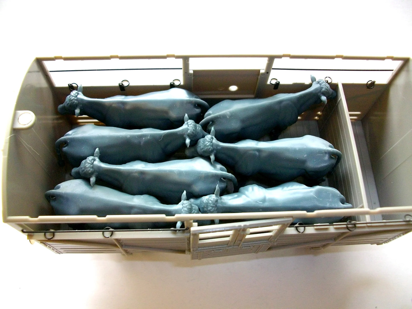 99011-148 N Gauge Farm Animals - Cattle Wagon Bundle