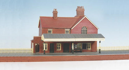 Pre-Owned CK16 Country Station, brick built, with platform Craftsmans Kit