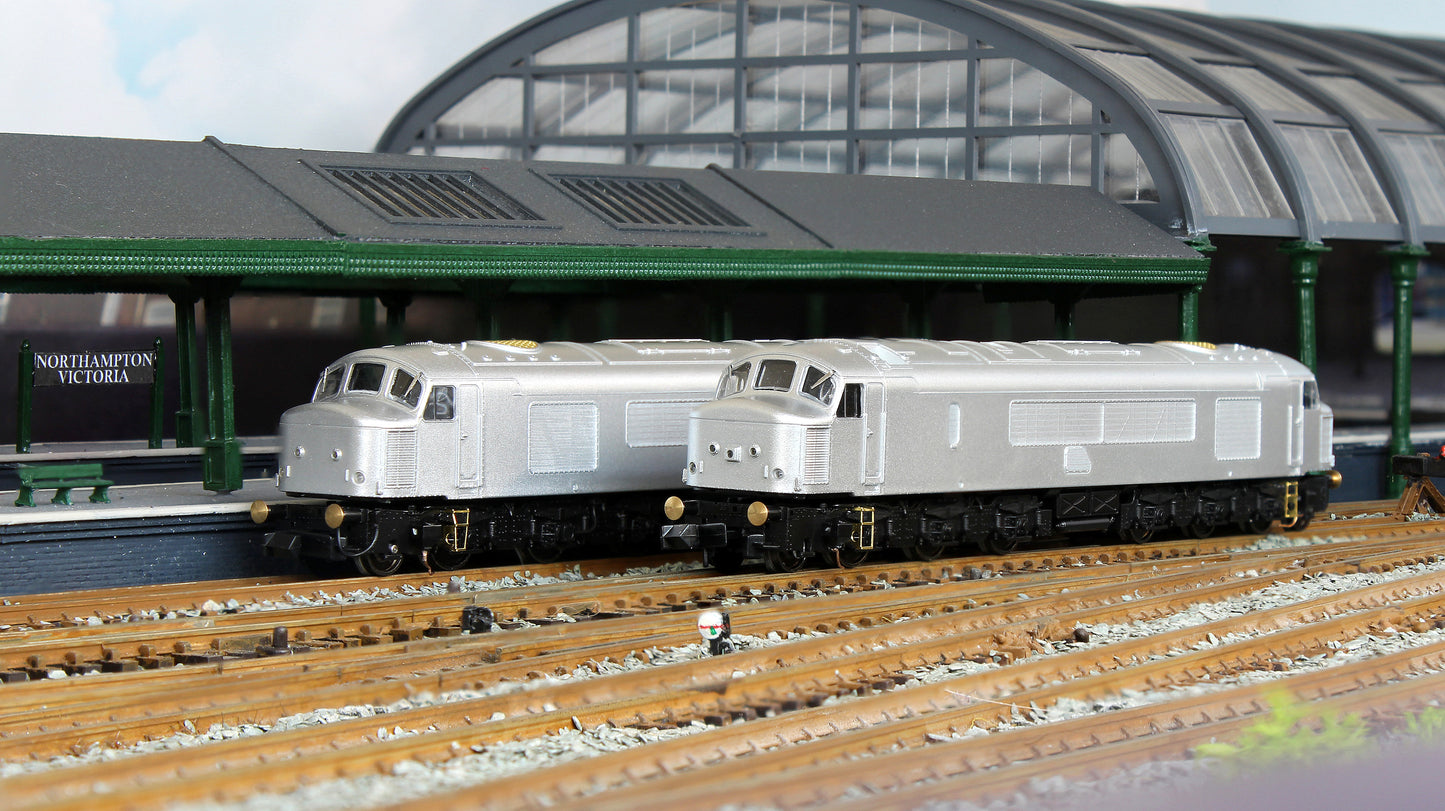 Class 45 45106 Heritage BR Green With Sealed Beam & Hight Intensity Headlights Diesel Locomotive