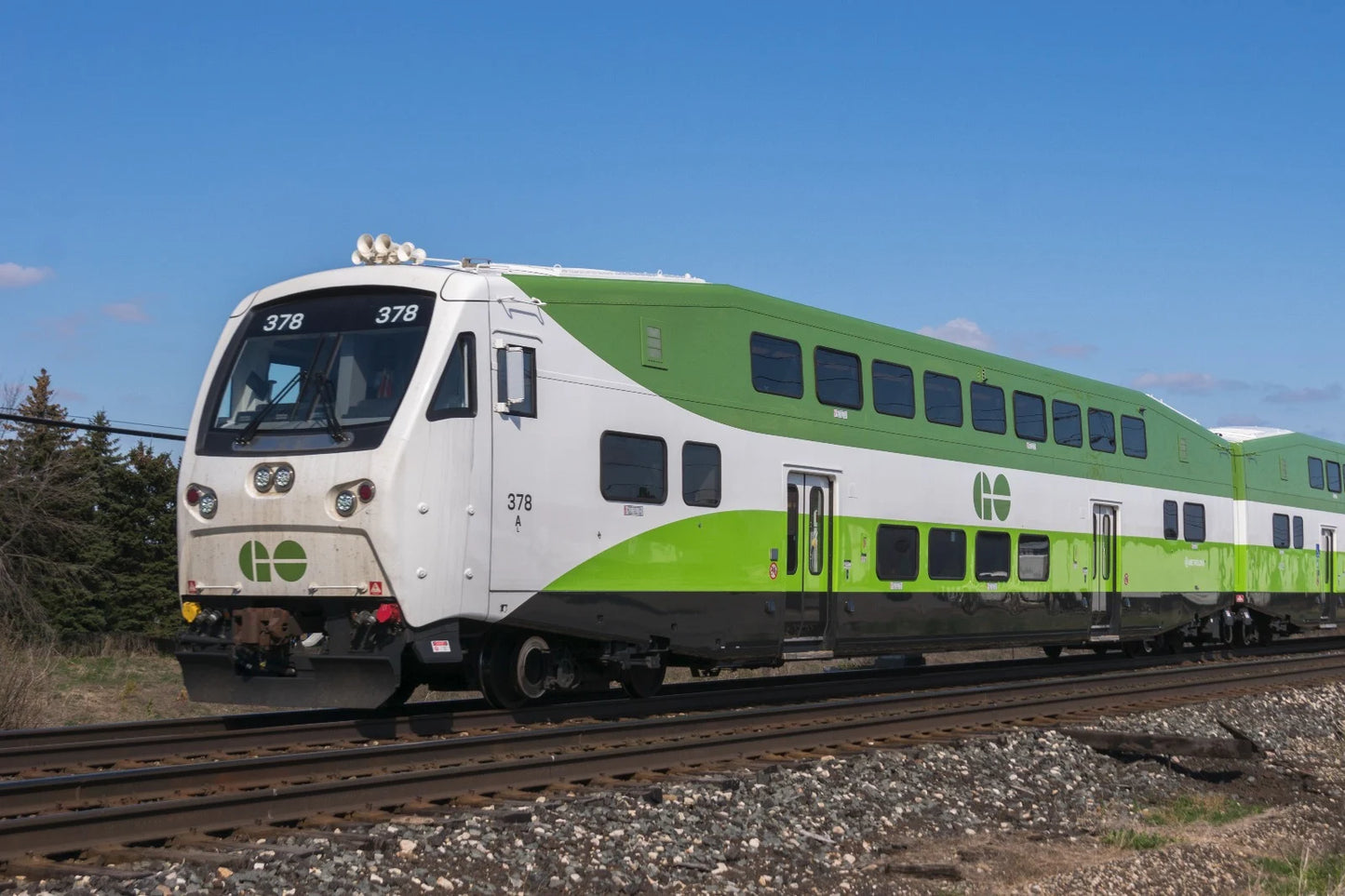 1110001 BiLevel Commuter Car: GO Transit - Late: Set #4 (Cab: 227 Coaches: 2406, 2436)