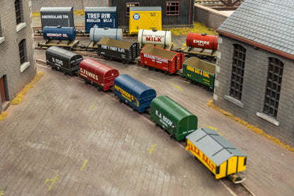 990201 Gunpowder Van - Plain Black No.31