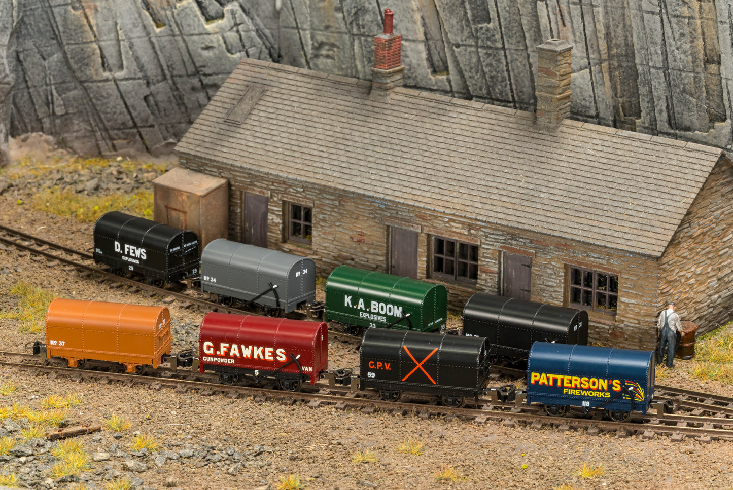 990201 Gunpowder Van - Plain Black No.31