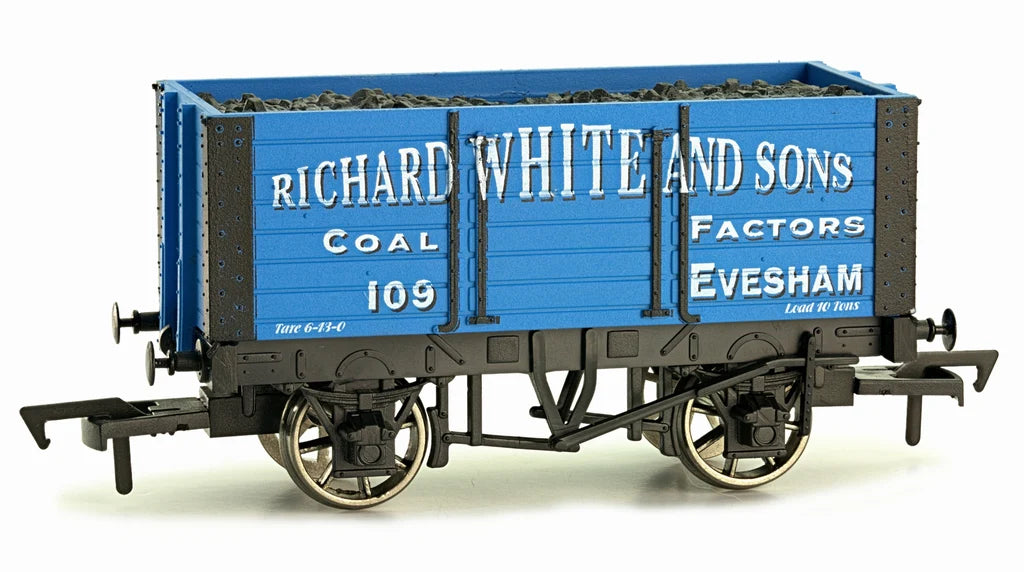 4F-072-007 OO Gauge 7 Plank Wagon Richard White 9' Wheelbase