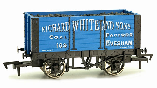 4F-072-007 OO Gauge 7 Plank Wagon Richard White 9' Wheelbase