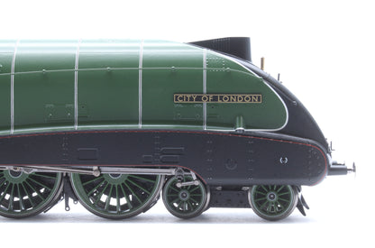 LNER Streamlined B17 City of London No.2870 Steam Locomotive
