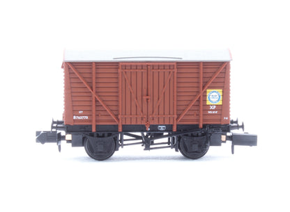 BR 12T Vent. Van Planked Sides BR Bauxite (Early) 'Blue Circle Cement' No.B762773