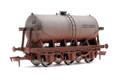 6 Wheel Milk Tanker United Creameries 70347 - Weathered