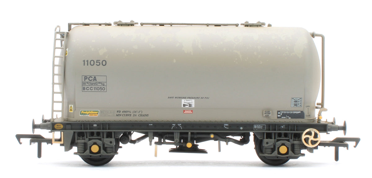 38-653 PCA Metalair Bulk Powder Wagon 'Freightliner Heavy Haul' Grey No.11050 - Weathered