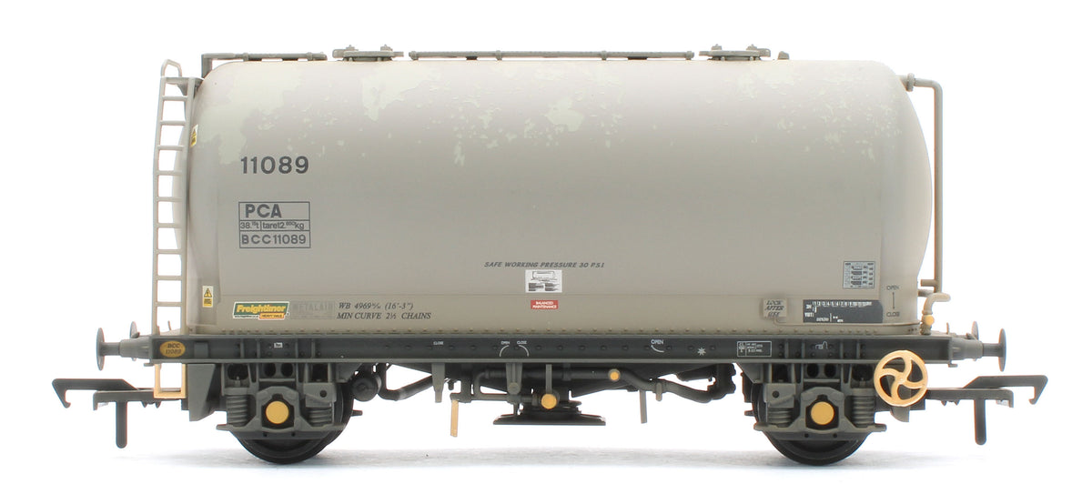 38-653A PCA Metalair Bulk Powder Wagon 'Freightliner Heavy Haul' Grey No.11089 - Weathered