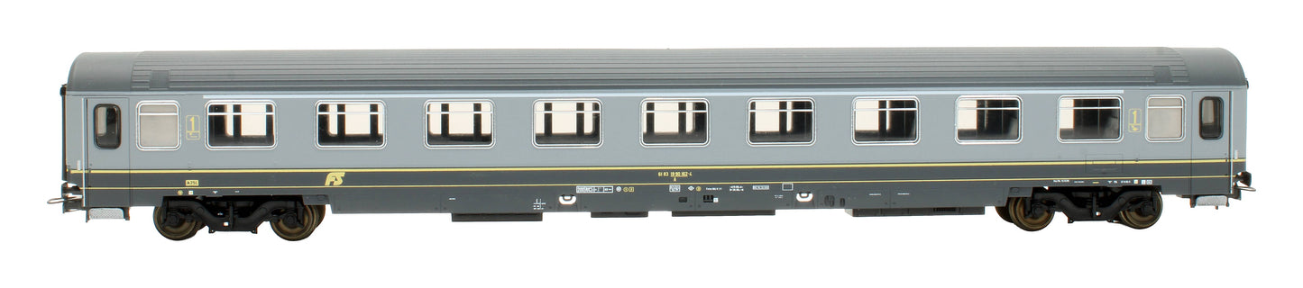 Pre-Owned L309505 Italian State Railways (FS) 1st Class Type Z Passenger Coach '61 83 19-90 136-8'