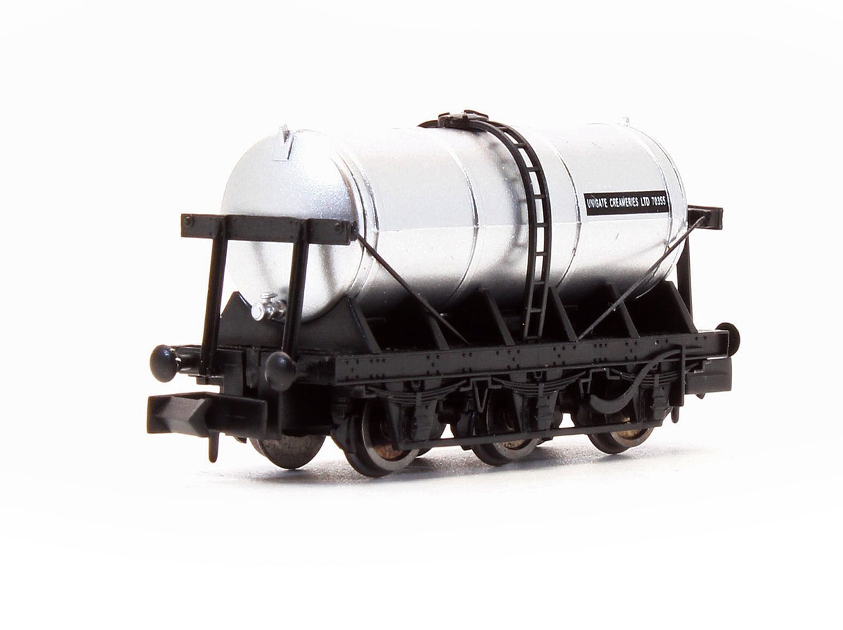 Pre-Owned 2F-031-016 6 Wheel Milk Tank Wagon 'United Creameries'