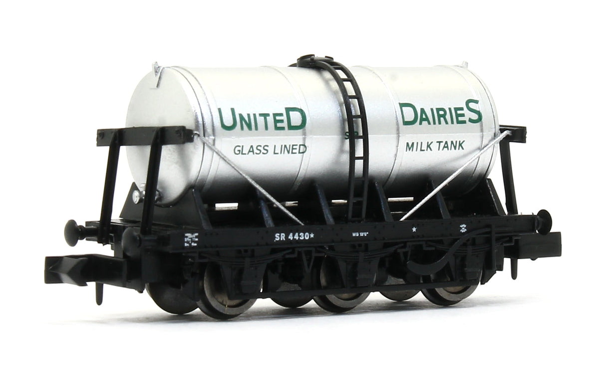 Pre-Owned 2F-031-023 6 Wheel Milk Tanker United Dairies (Green Text) 4430