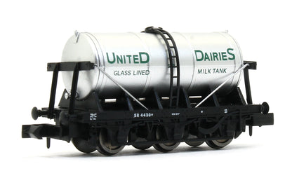 Pre-Owned 2F-031-023 6 Wheel Milk Tanker United Dairies (Green Text) 4430