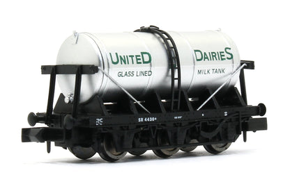 Pre-Owned 2F-031-023 6 Wheel Milk Tanker United Dairies (Green Text) 4430