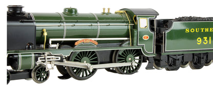 Pre-Owned E10 Maunsell Lined Olive Green Schools Class 4-4-0 931 'King's Wimbledon Steam Loco