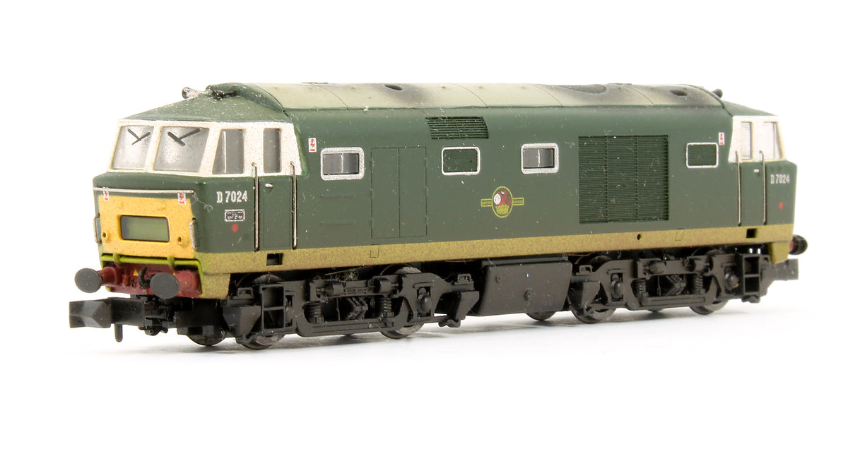 Pre-Owned Hymek D7024 Two Tone Green Diesel Locomotive (Weathered) - DCC Fitted