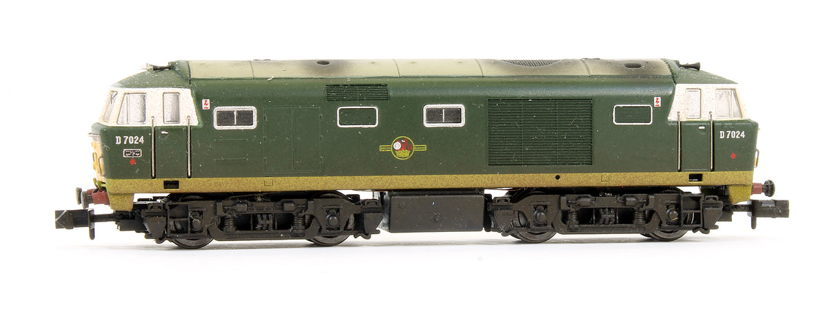 Pre-Owned Hymek D7024 Two Tone Green Diesel Locomotive (Weathered) - DCC Fitted