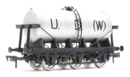 4F-031-141 6 Wheel Milk Tanker U.D.W