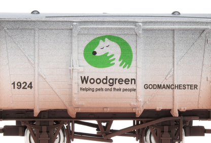 4F-011-189 Ventilated Van Woodgreen Animal Charity - Weathered