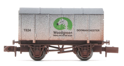 2F-013-124 Gunpowder Van Woodgreen Animal Charity - Weathered