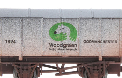2F-013-124 Gunpowder Van Woodgreen Animal Charity - Weathered
