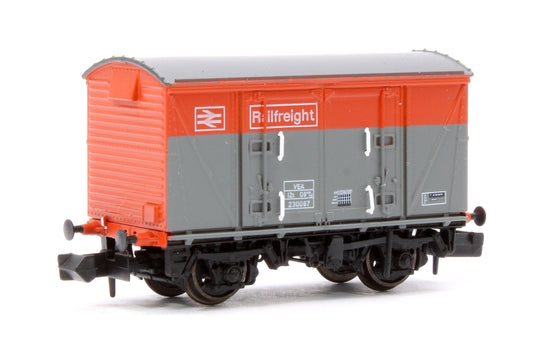 Set of 3 BR 12T VEA Ventilated Vans, BR Railfreight Red/Grey