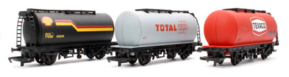 Pre-Owned RailRoad Set Of 3 Assorted Fuel Tank Wagons