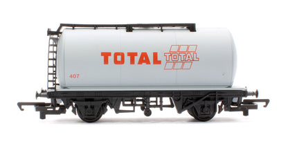 Pre-Owned RailRoad Set Of 3 Assorted Fuel Tank Wagons