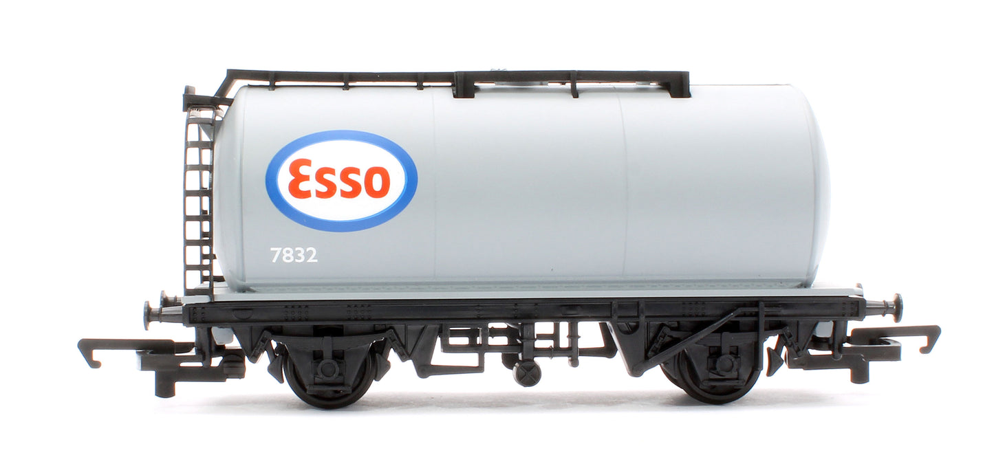 Pre-Owned R6481 Set Of 3 Assorted  Tank Wagons 'Esso', BP' & 'Amoco'