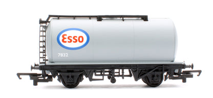 Pre-Owned R6481 Set Of 3 Assorted  Tank Wagons 'Esso', BP' & 'Amoco'
