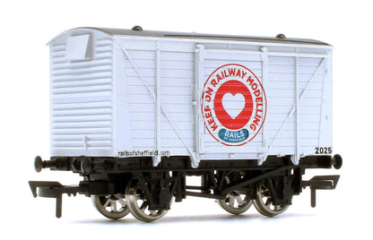 4F-KORM-26 Keep on Railway Modelling by Rails of Sheffield White Vent Van