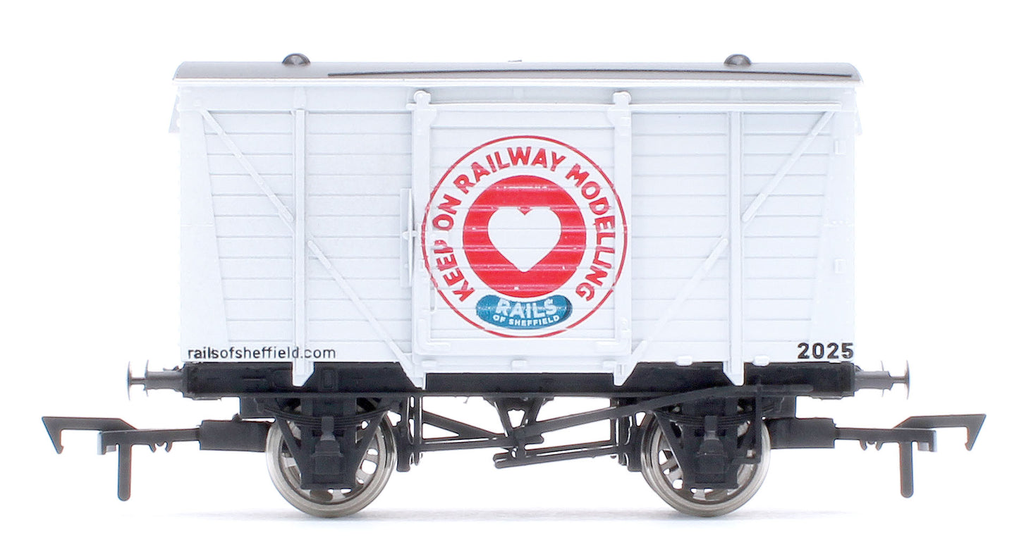 4F-KORM-26 Keep on Railway Modelling by Rails of Sheffield White Vent Van