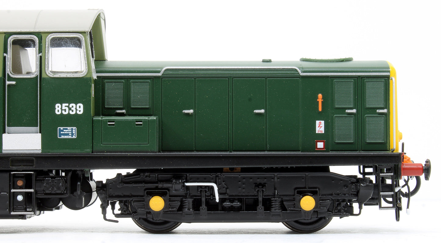 Pre-Owned Class 17 Clayton BR Two Tone Green D8539 Diesel Locomotive