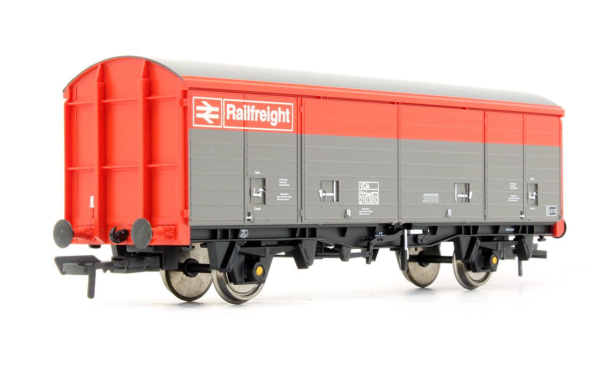 Bachmann Pre-Owned 29 Ton Sliding Door Box Van VDA Railfreight Red ...