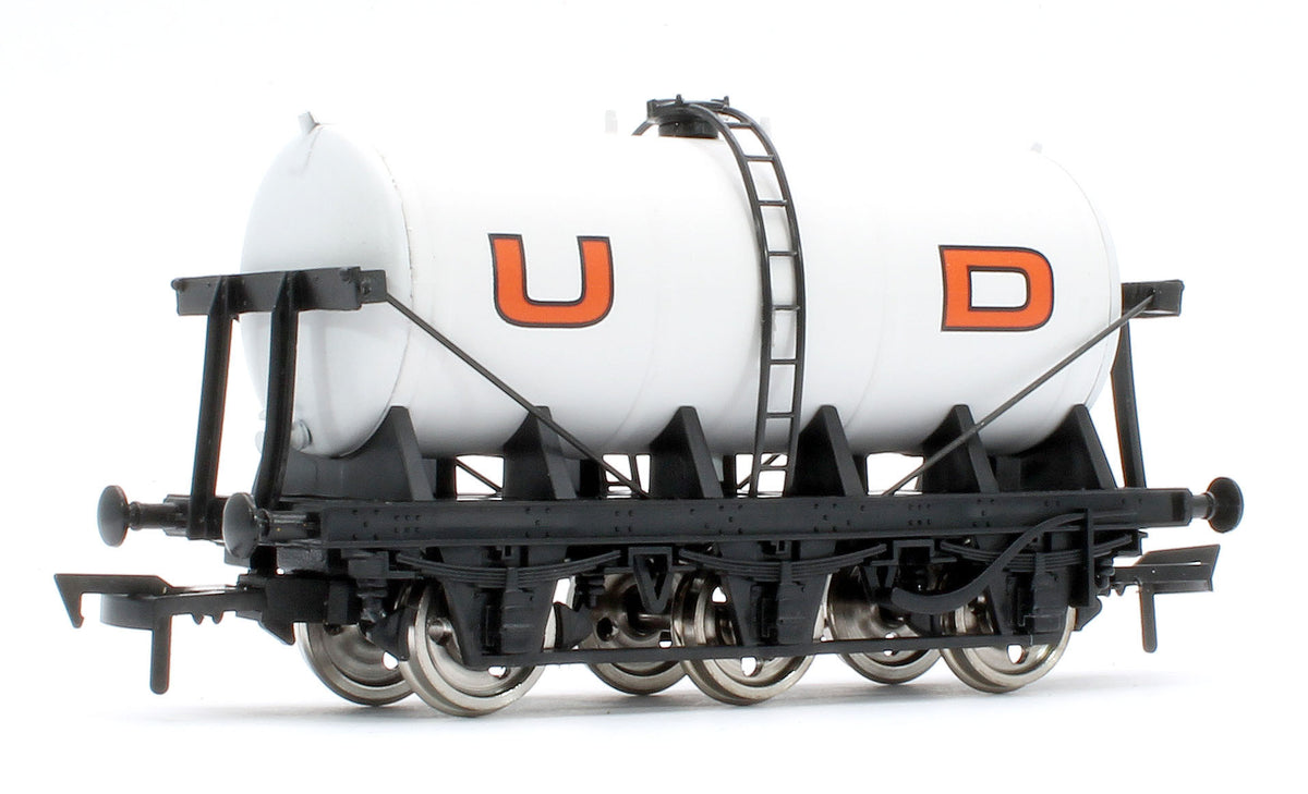 4F-031-035 6 Wheel Milk Tanker U D