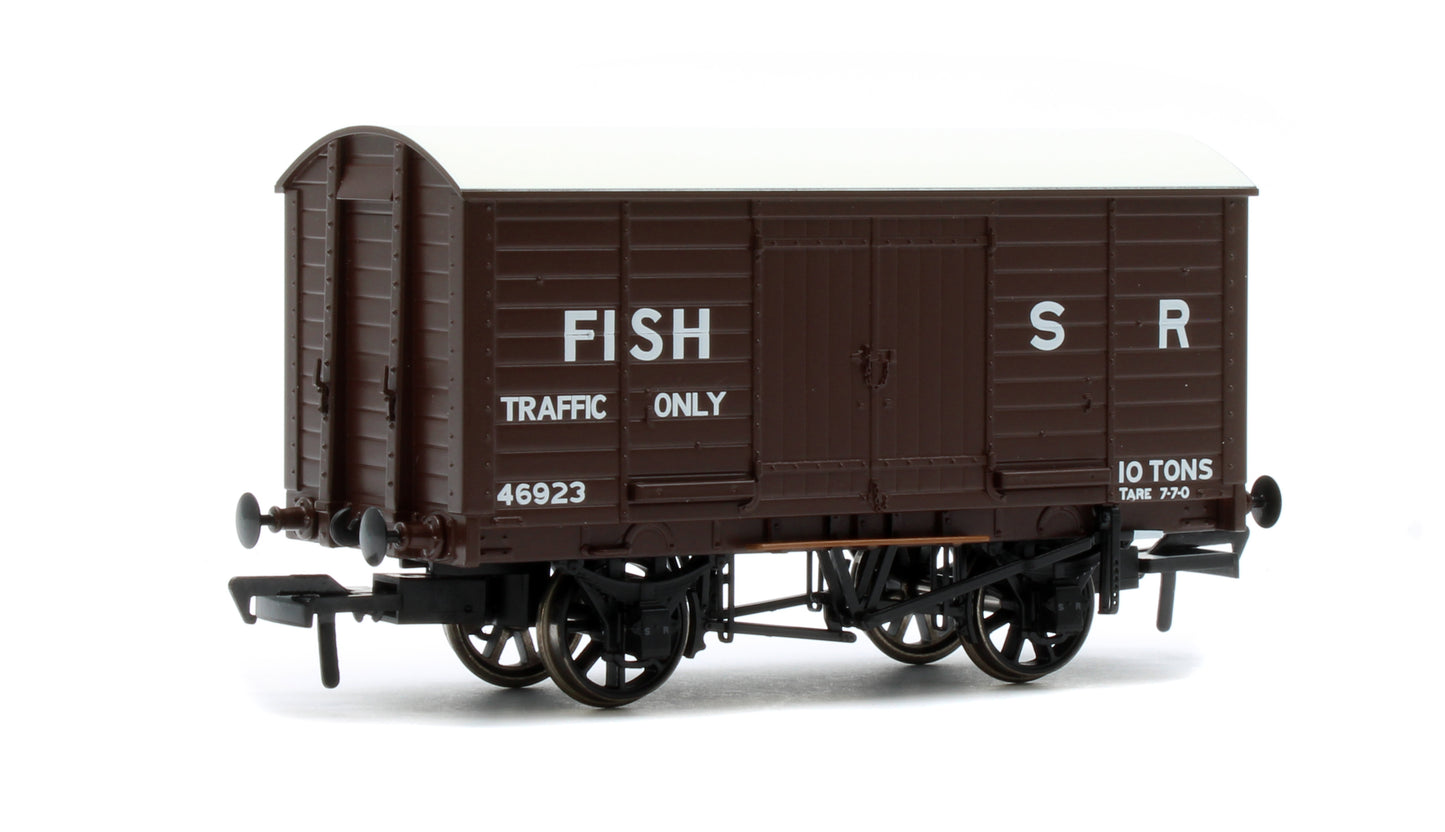 979009 LB&SCR Dia.8-Ton Goods Van SR (as preserved) No.46923