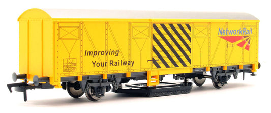 GM4430101 Network Rail Yellow Track Cleaning Wagon