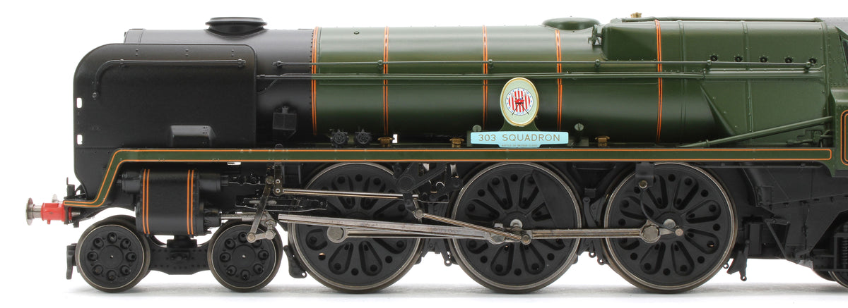 R30485 Rebuilt Battle of Britain 4-6-2 BR Green Late Crest 34053 '303 Squadron' Steam Locomotive