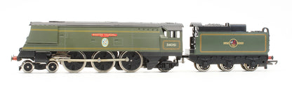 Pre-Owned BR Green 4-6-2 Streamlined Battle Of Britain Class 'Winston Churchill' 34051 Steam Locomotive
