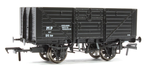 Southern Railway 8 Plank Open Wagon D1379 No.DS719, Motive Power Department black