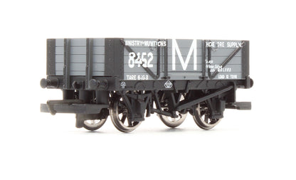 Pre-Owned 4 Plank Wagon 'Ministry Of Munitions' No.8452