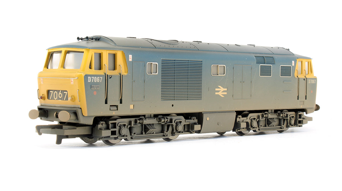 Pre-Owned R2423 Class 35 Hymek 'D7067' BR Blue Diesel Locomotive - Weathered
