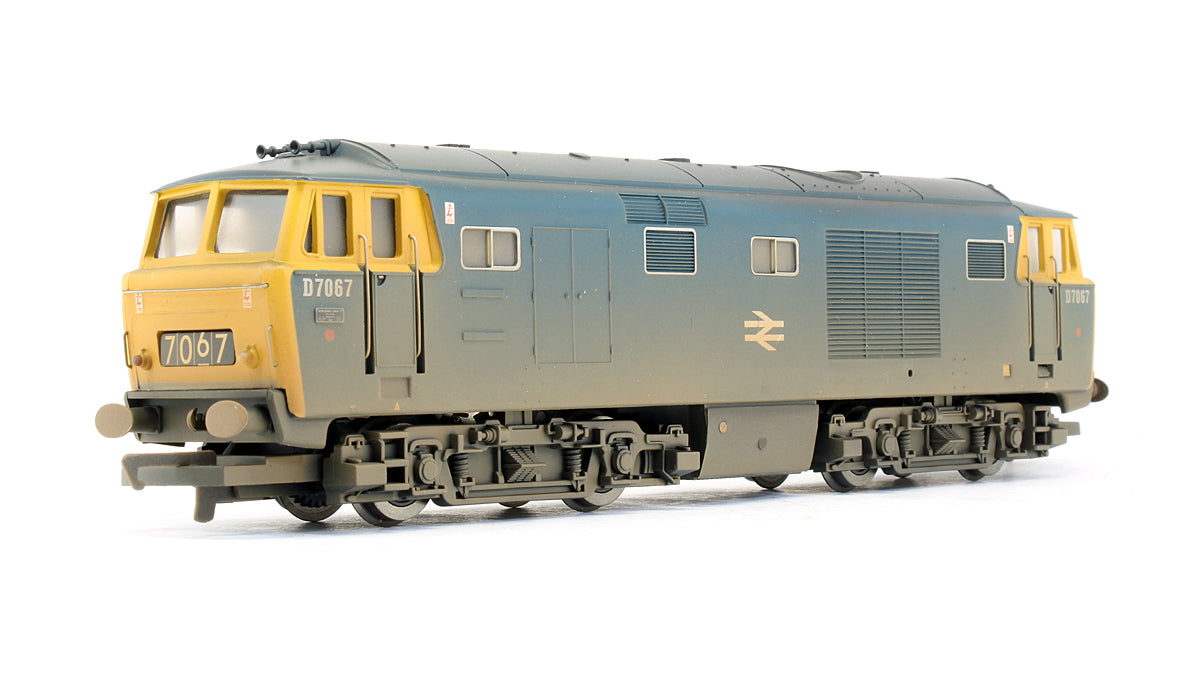 Pre-Owned R2423 Class 35 Hymek 'D7067' BR Blue Diesel Locomotive - Weathered