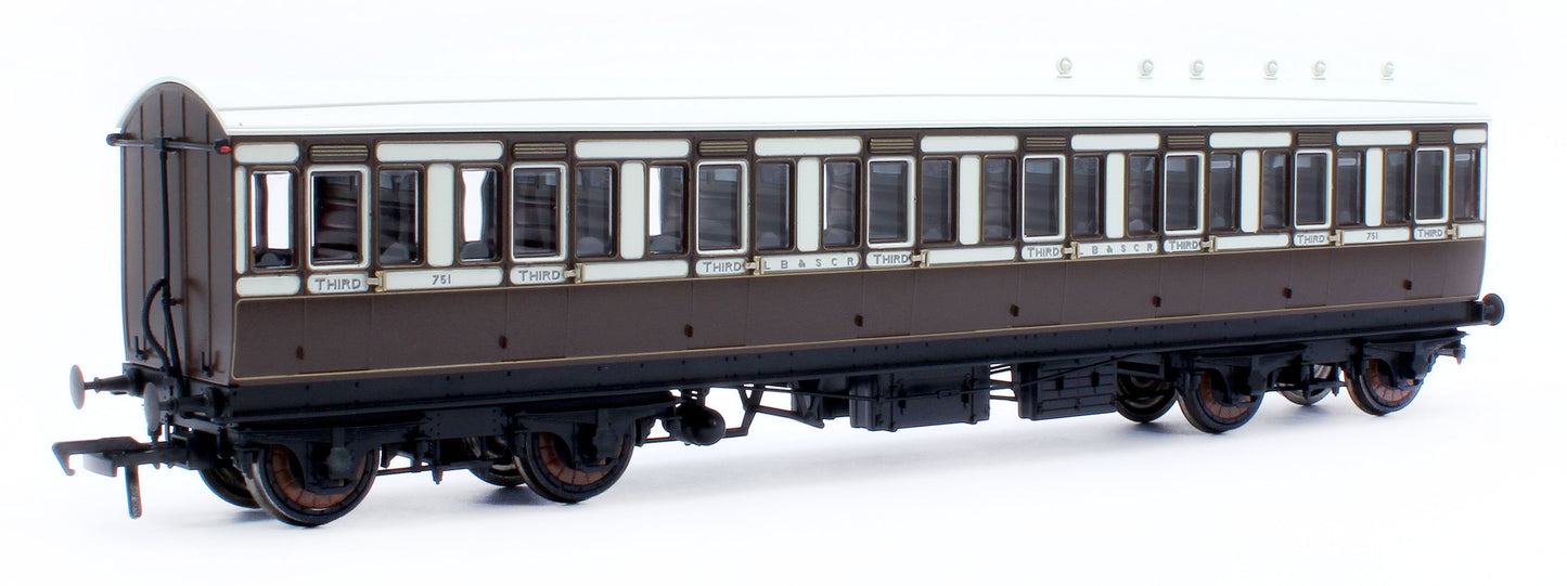 978029 48' LBSCR ‘Evolution’ Bogie Coach Non-Corridor Carriage No.501, No.751 & No.530 3-Pack