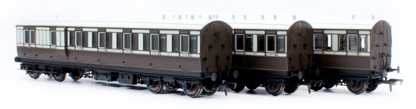 978029 48' LBSCR ‘Evolution’ Bogie Coach Non-Corridor Carriage No.501, No.751 & No.530 3-Pack