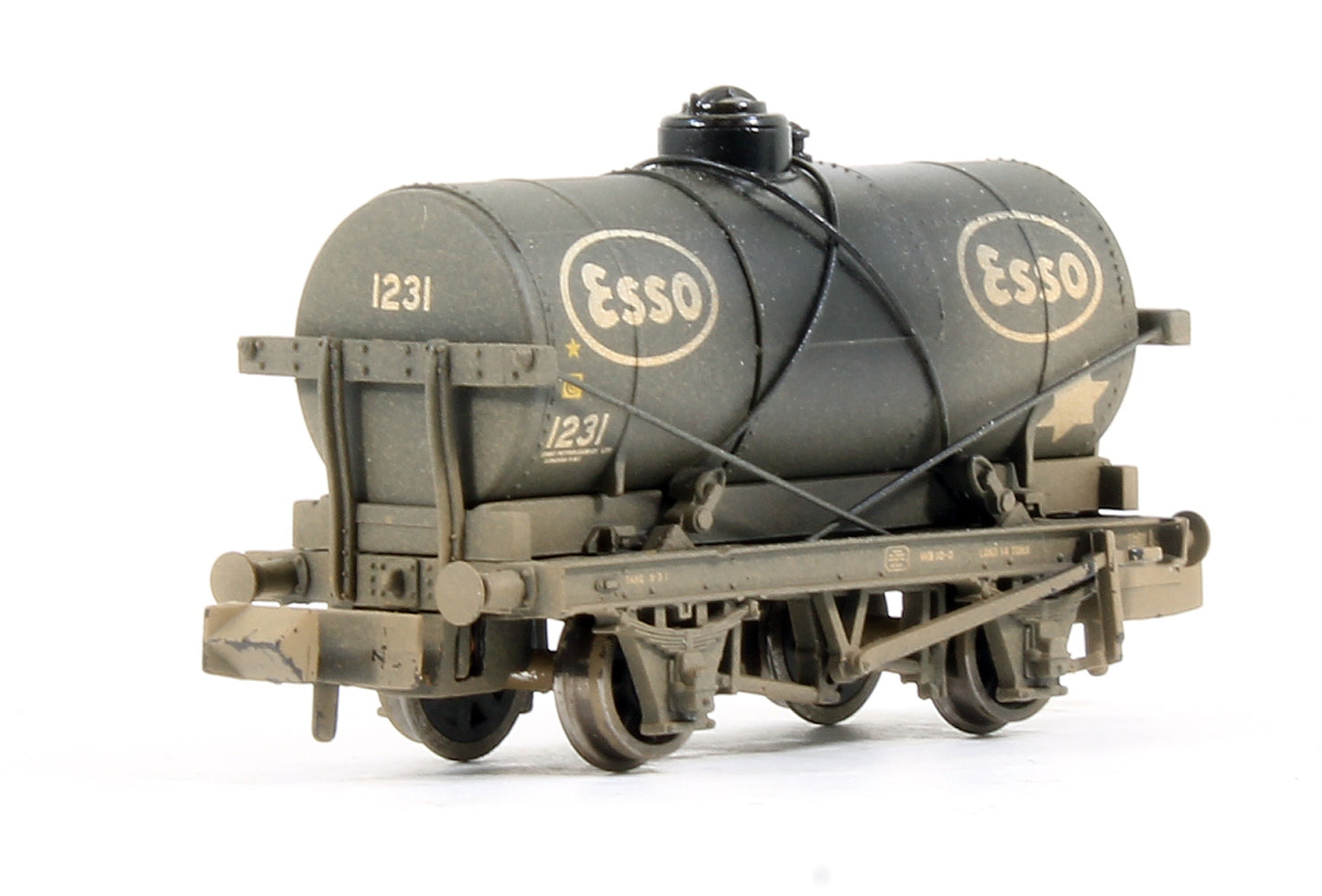 Pre-Owned Set Of 3 14T Tank Wagons Esso (Weathered)