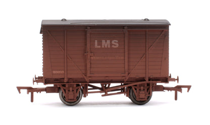 Ventilated Van LMS Bauxite 155035 - Weathered